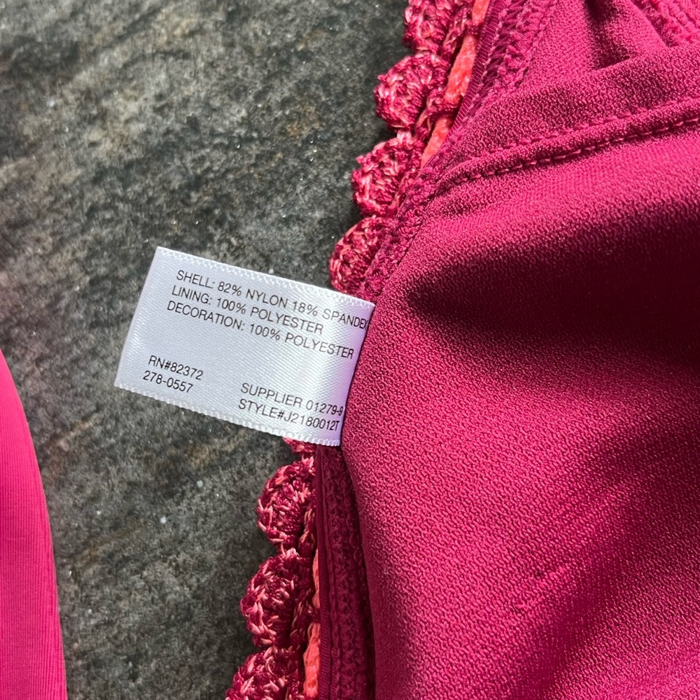 Women’s XL Arizona Jean Vibrant Pink Crochet Trim Bikini Top in good condition - Picture 6 of 8